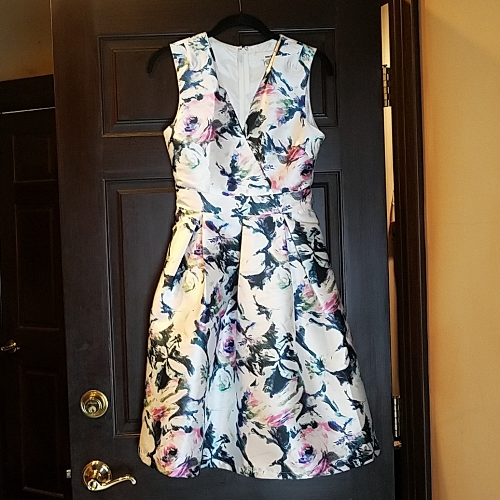 🌸 Beautiful Floral Dress 🌸